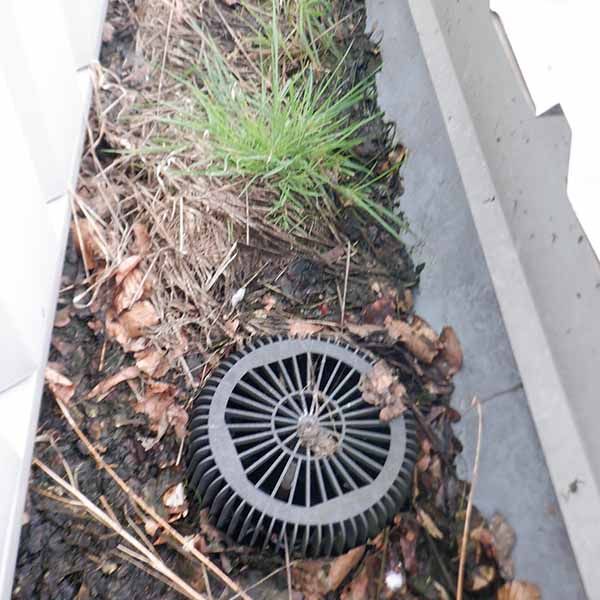 INDUSTRIAL GUTTER CLEARING